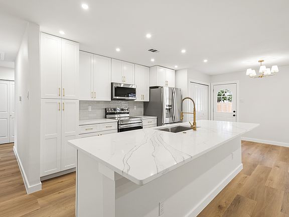 2nd image of 512 Cumberland Dr