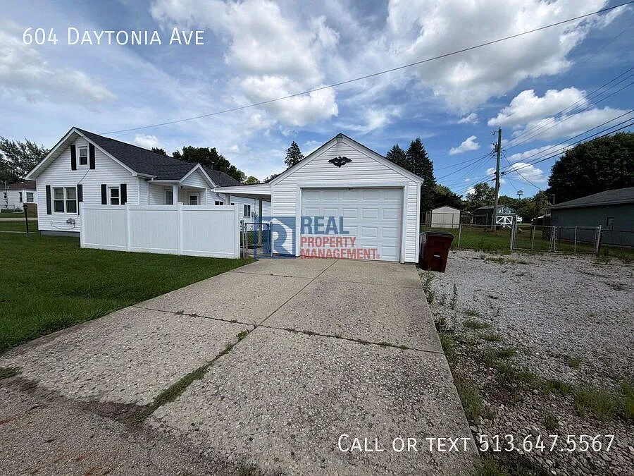 Updated 2 BR 1 BA Dayton Home w/Garage — Photo 1