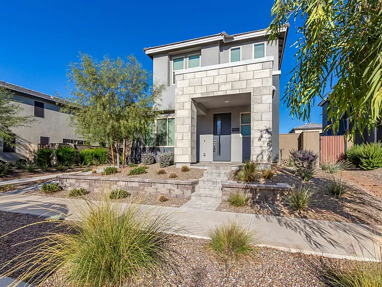 2026 W Desert Hollow Dr — Photo 2
