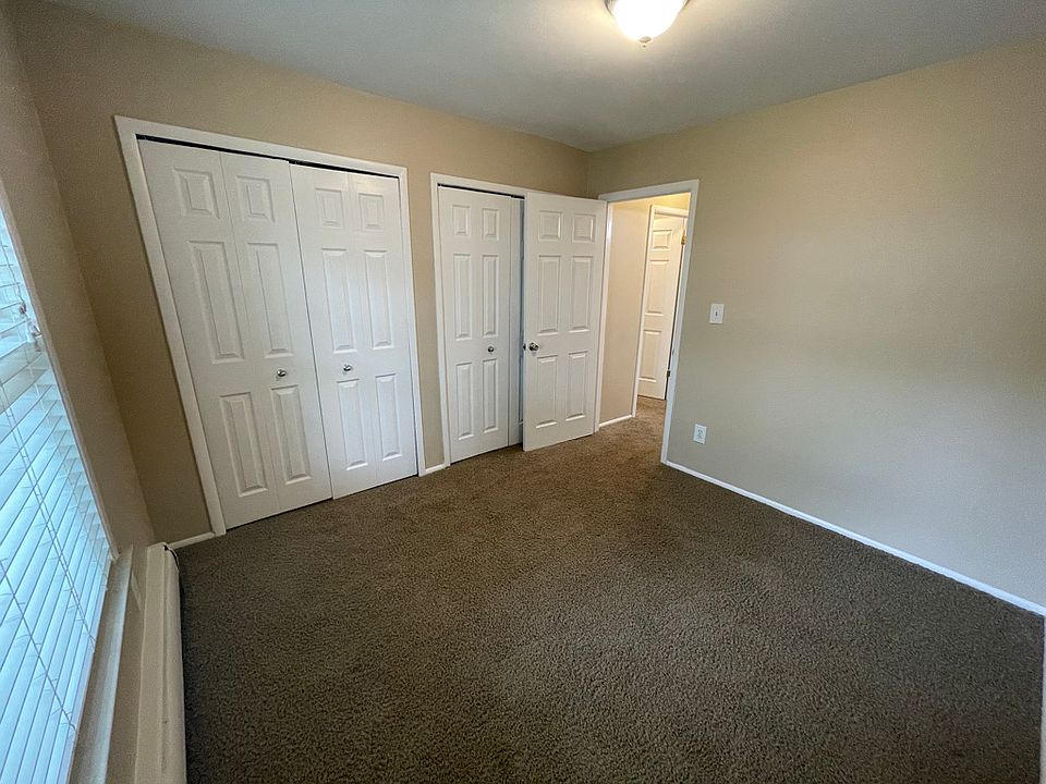 757 W Maple Rd, photo 18