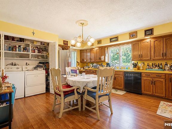 2nd image of 804 Saddle River Rd