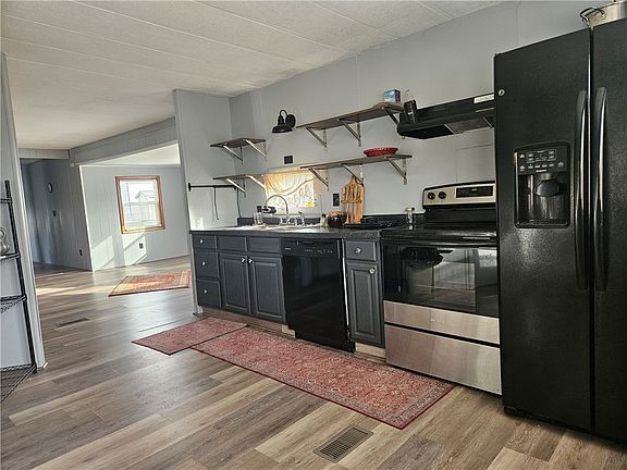 5th image of 102 Tiffany Ln