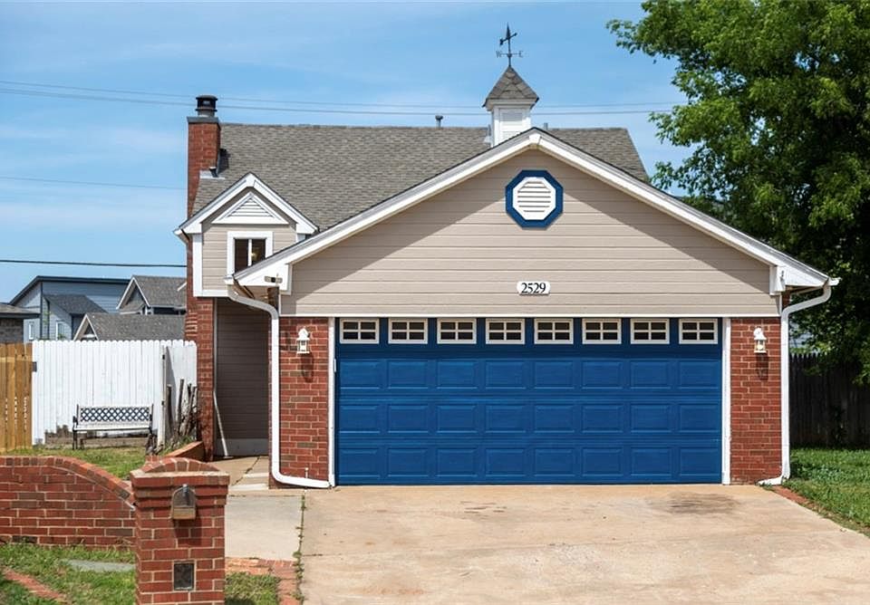1st image of 2529 Lynn Ln