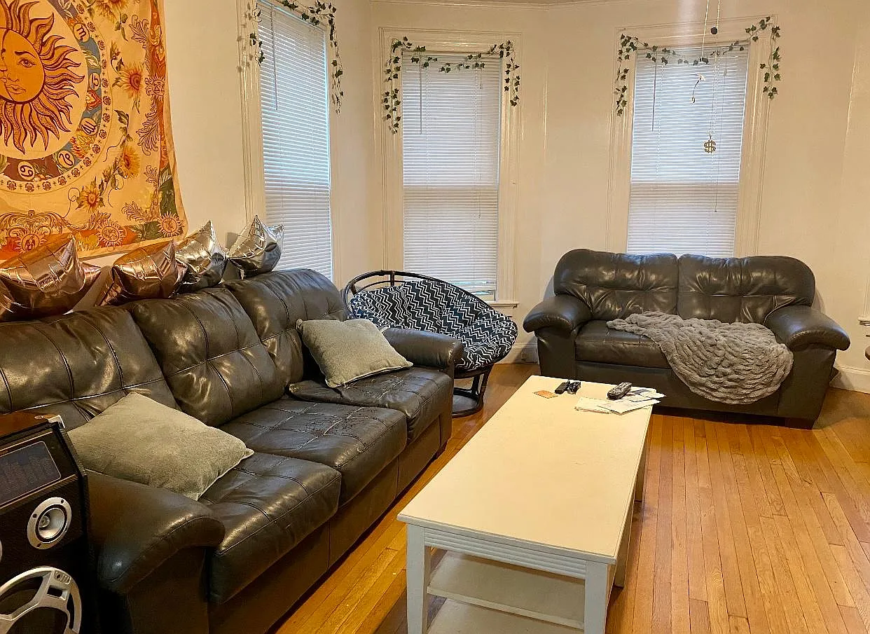 6 bed, 2856 sqft, $4,500 — Photo 3