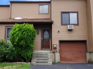 24 Tamarack Cir, Fishkill, NY 12524