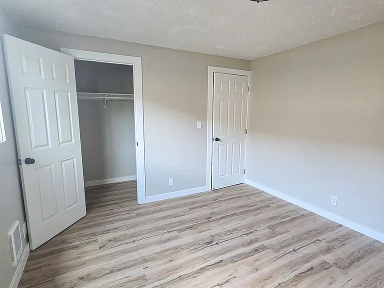 132-168 Sunset Ave N — Photo 17