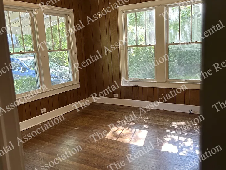 309 E Texas Ave — Photo 19