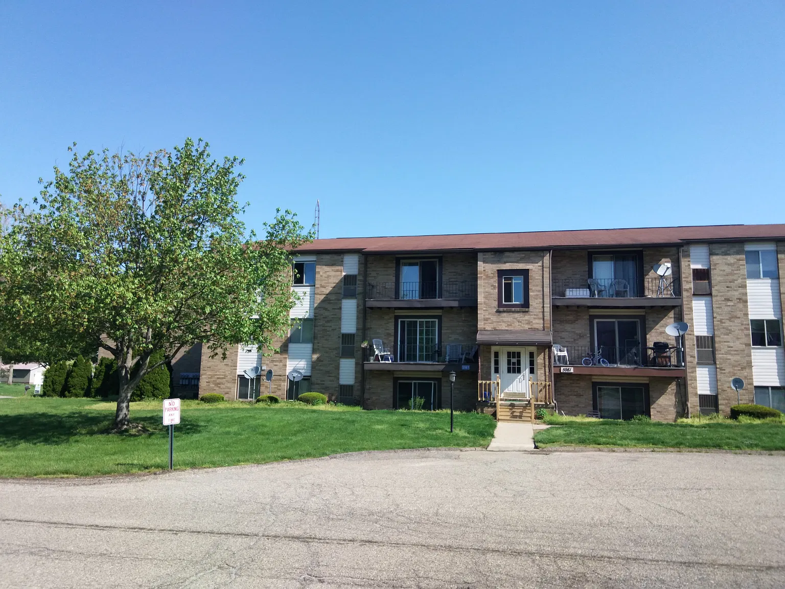 2 bed, 880 sqft, $925 — Photo 4