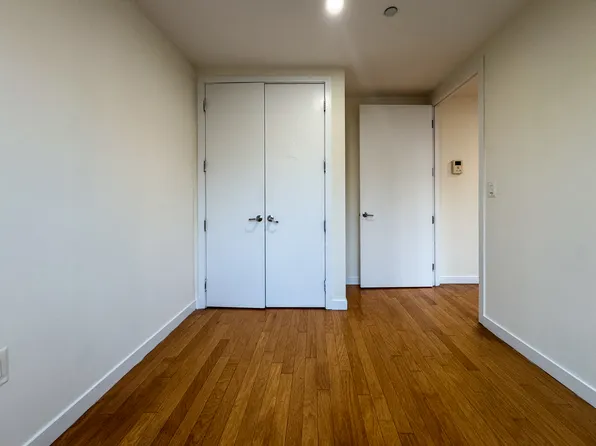 924 Metropolitan Avenue image 23 of 36