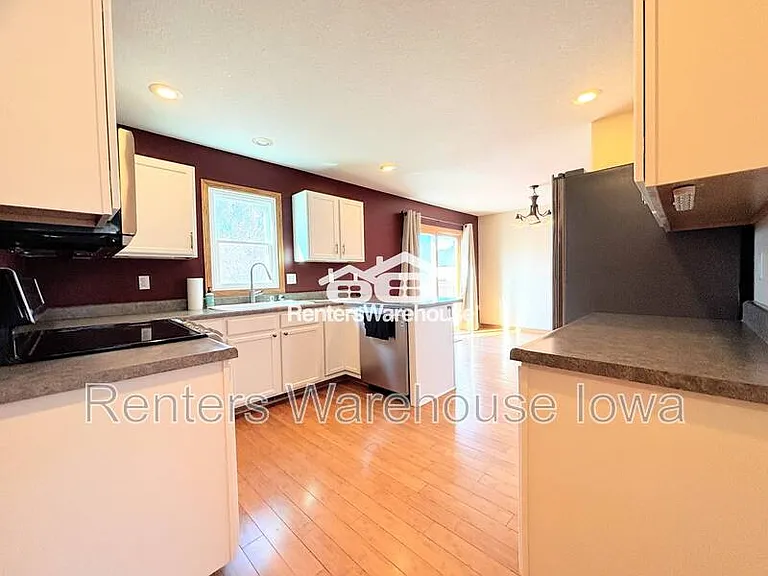 330 NE Cardinal Ln — Photo 8