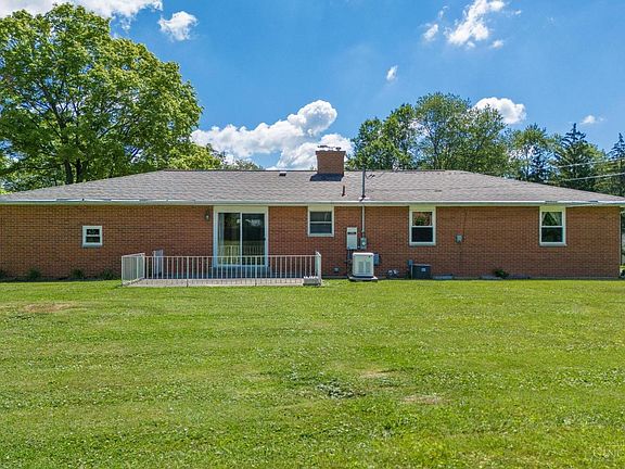 5th image of 97 Glenwood Cir