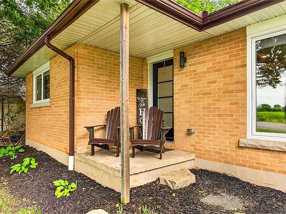 4th image of 2098 Saint Johns Rd W