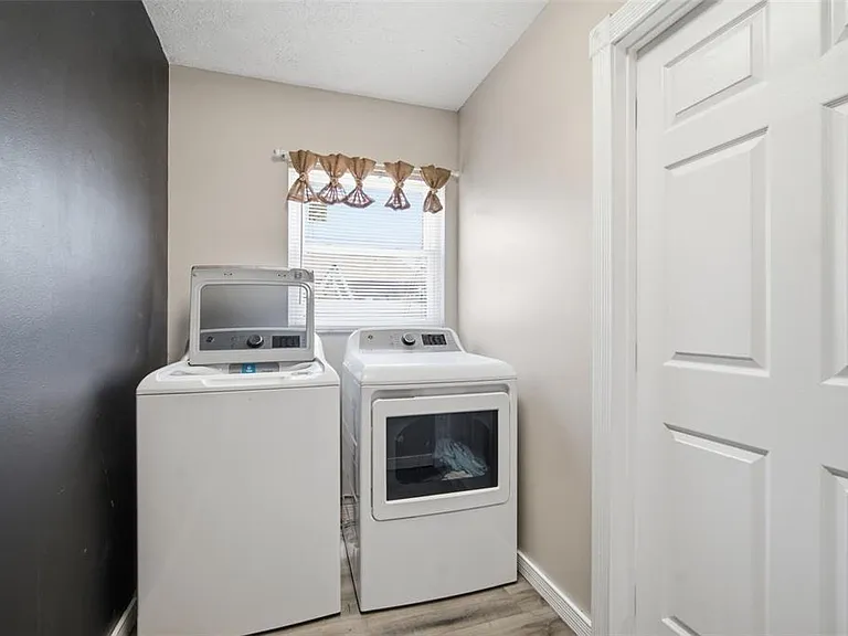7403 Providence Rd — Photo 44