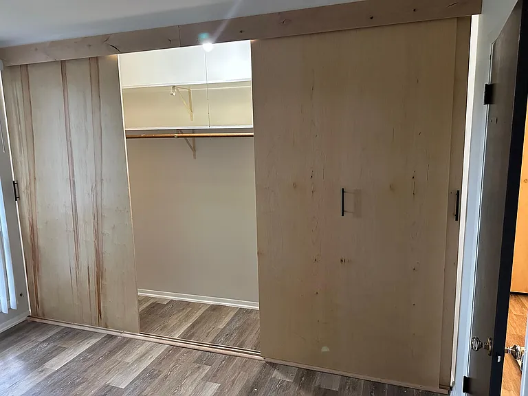 Queen's Park Apartments — Photo 7