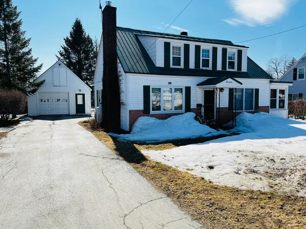 17 Military Avenue, Fairfield, ME 04937