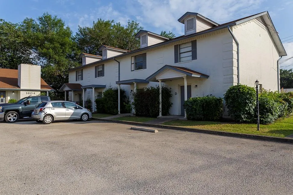2 bed, 2.5 bath, 1168 sqft, $1,500 — Photo 1