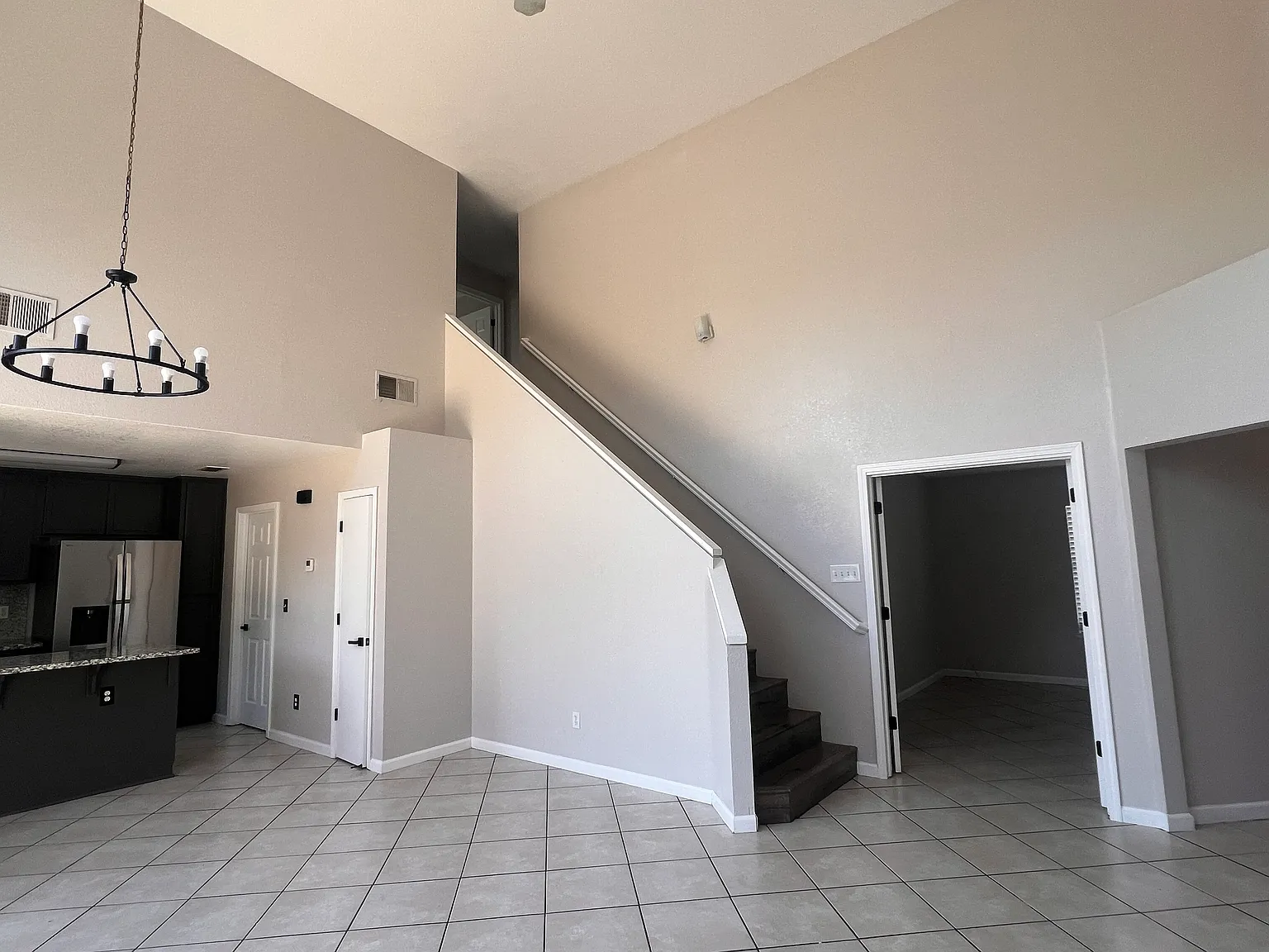5 bed, 2.5 bath, 1995 sqft, $2,775 — Photo 4