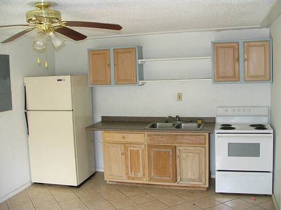 3rd image of 206 E Leon St