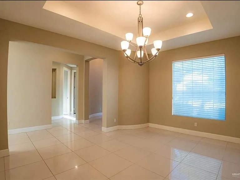 1220 E Agusta Ave — Photo 5