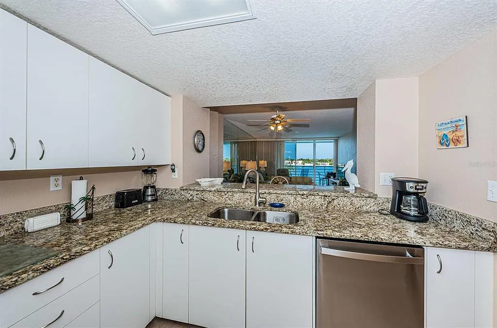 2 bed, 2.0 bath, 1135 sqft, $2,200 — Photo 4
