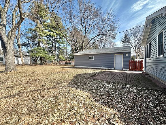 2nd image of 2145 7th St