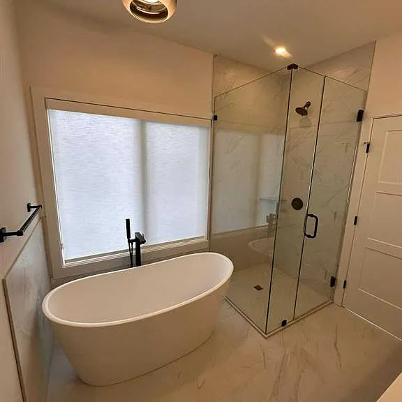 4744 Bowness Rd NW — Photo 22