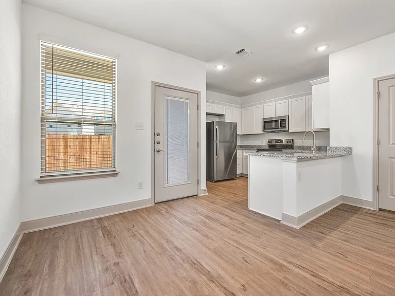 7518 Gramercy Way #102 — Photo 6