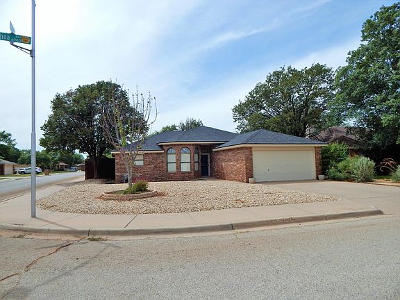 Corner lot on a cul de sac