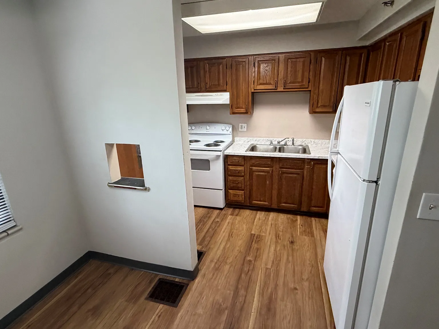 2 bed, 850 sqft, $900 — Photo 2