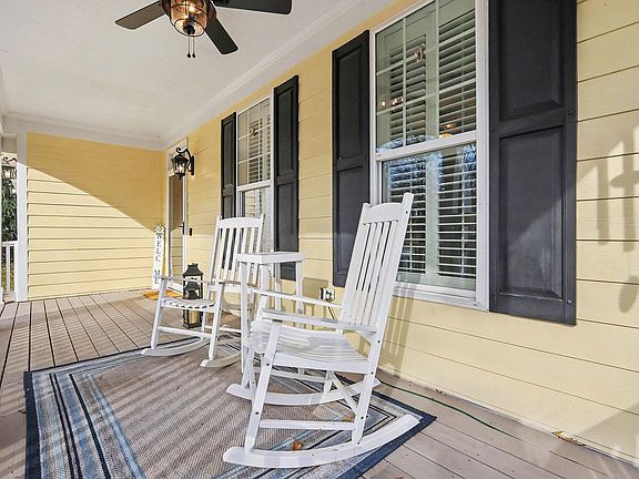 5th image of 90 Cobble Ridge Dr