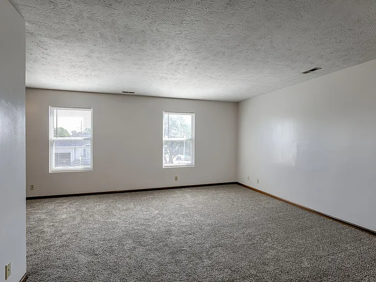2941 NW 8th St — Photo 11