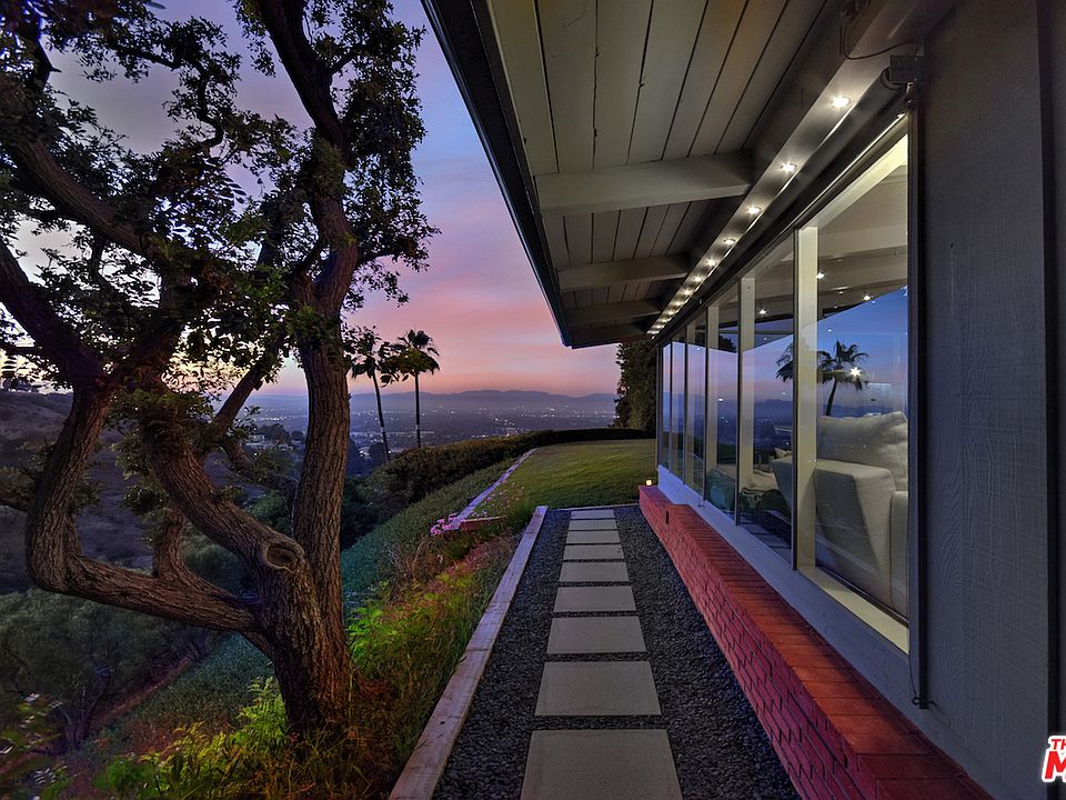 1st image of 3641 Glenridge Dr