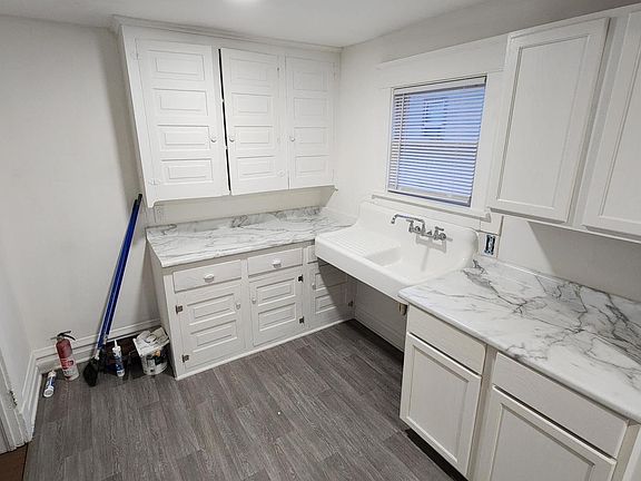 5th image of 320 W Vine St