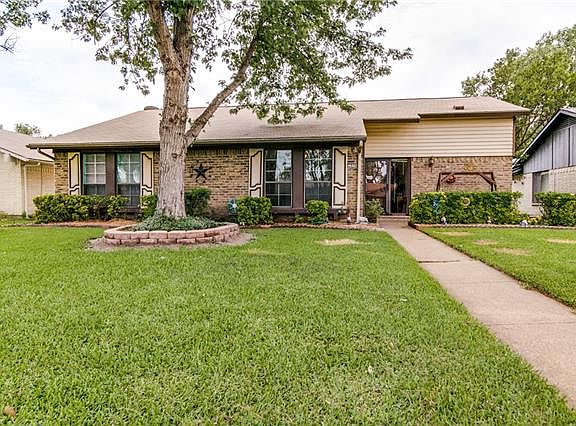 3rd image of 2806 Forest Park Dr