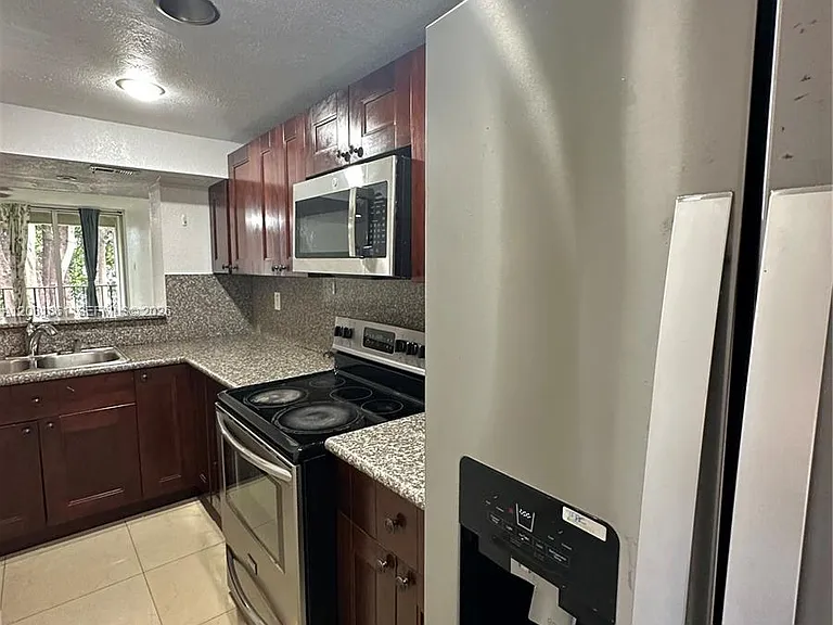 9250 Fontainebleau Blvd #202 — Photo 10