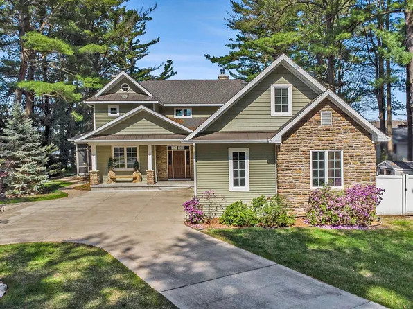 2910 N Wilson Dr, Sanford, MI 48657