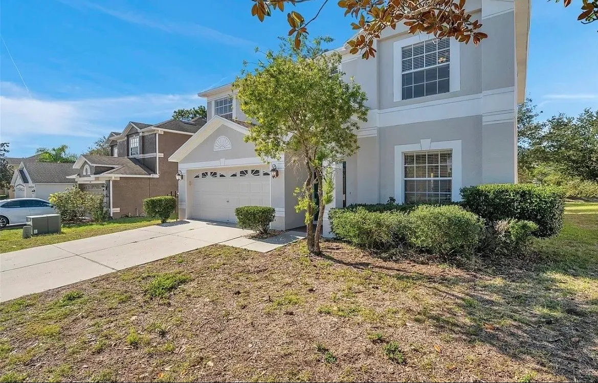 4 bed, 2.5 bath, 2355 sqft, $2,550 — Photo 2