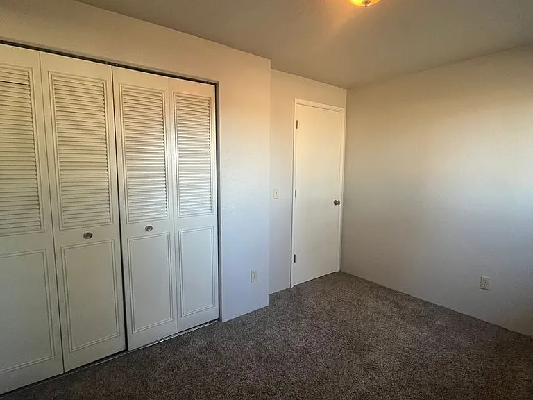 329 S 40th Pl #B — Photo 12