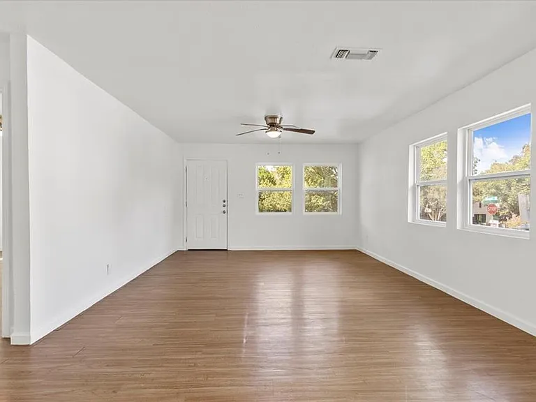 1801 Travis Heights Blvd — Photo 3