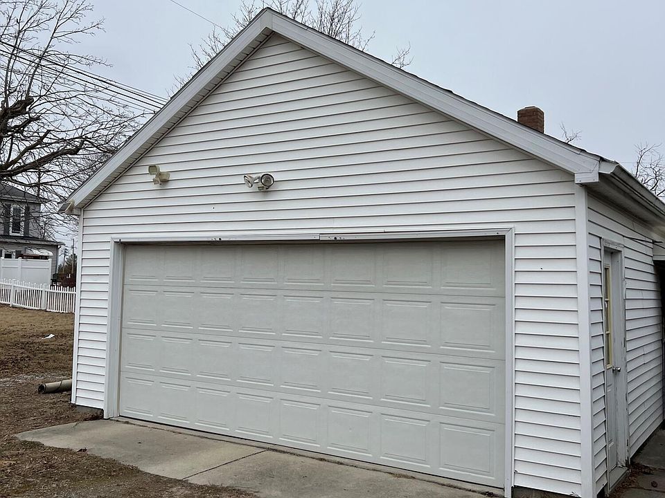 2nd image of 370 E Ohio St