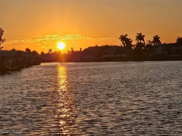 724 SW 32nd Ct, Cape Coral, FL 33991