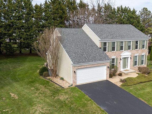 3rd image of 33 Hummingbird Ln