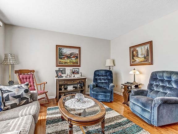 5th image of 27 Woodcock Dr