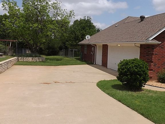 2 Car Garage & Golf Cart 