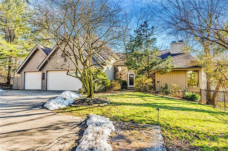 410 Jamesborough Dr photo 1