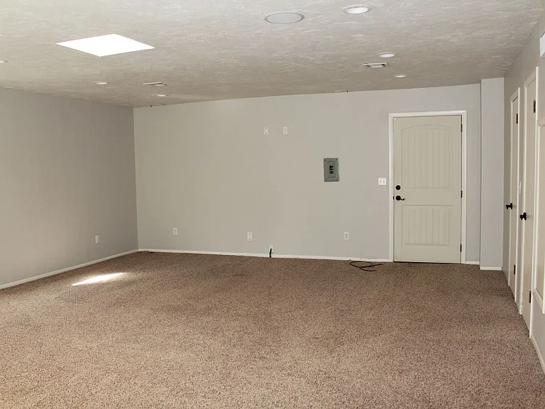 2217 Laneway Cir — Photo 29