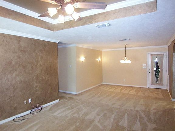 4th image of 919 Juniper Ct