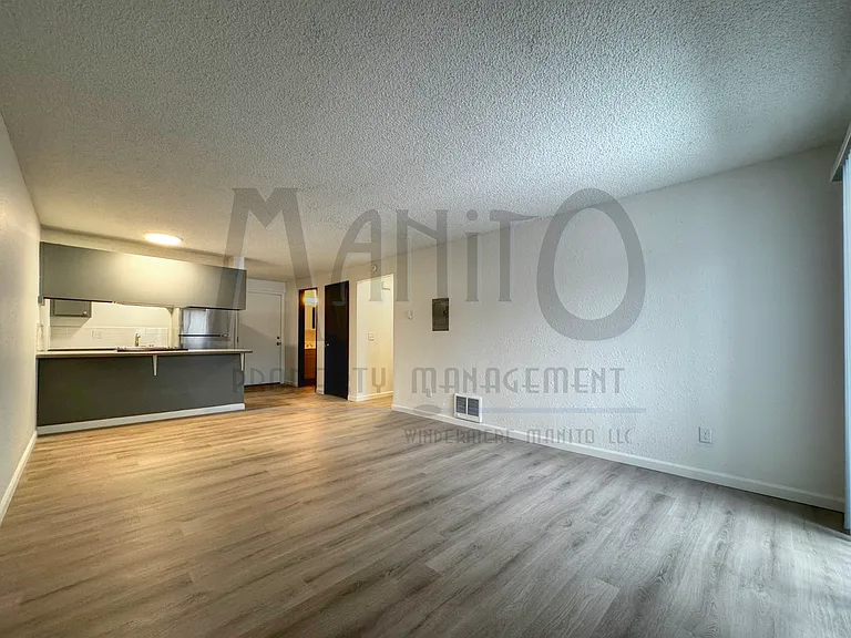 Regency Park Apartments — Photo 20