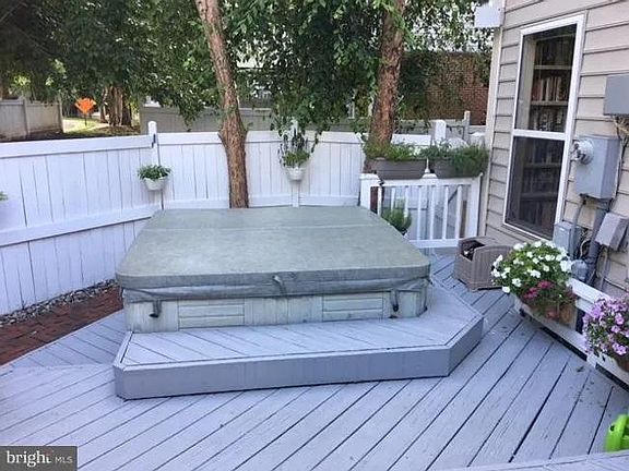 Edgemere Hot Tub on Deck (As is)