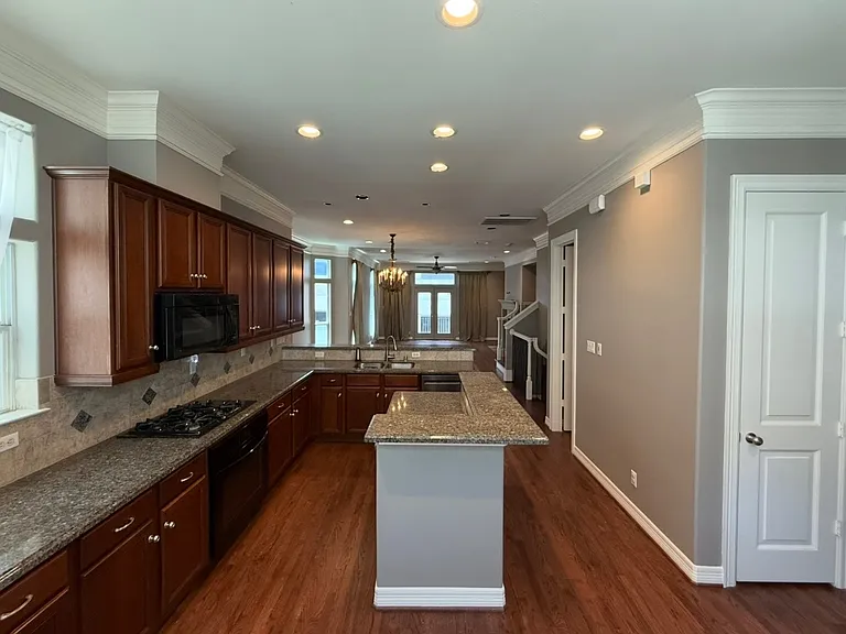 621 Hartman St — Photo 23